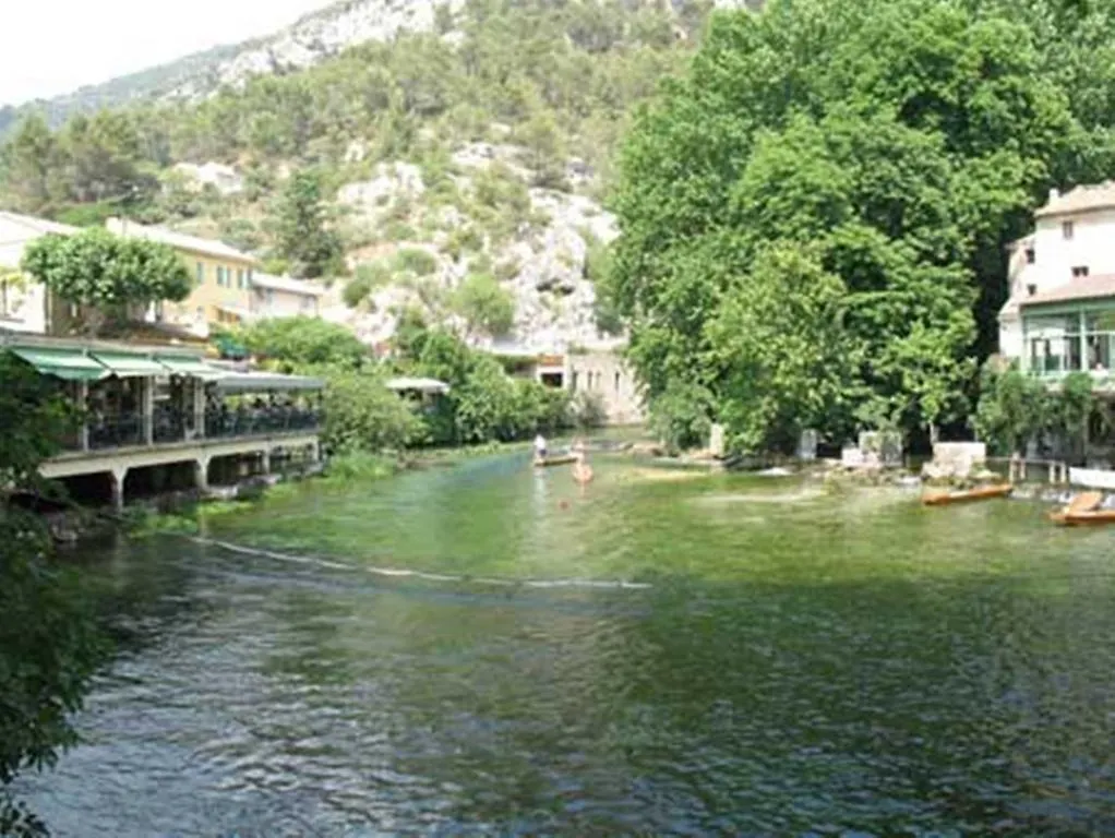Holiday home Gite Le Mas De L'Amandier Saint-Saturnin-les-Avignon France