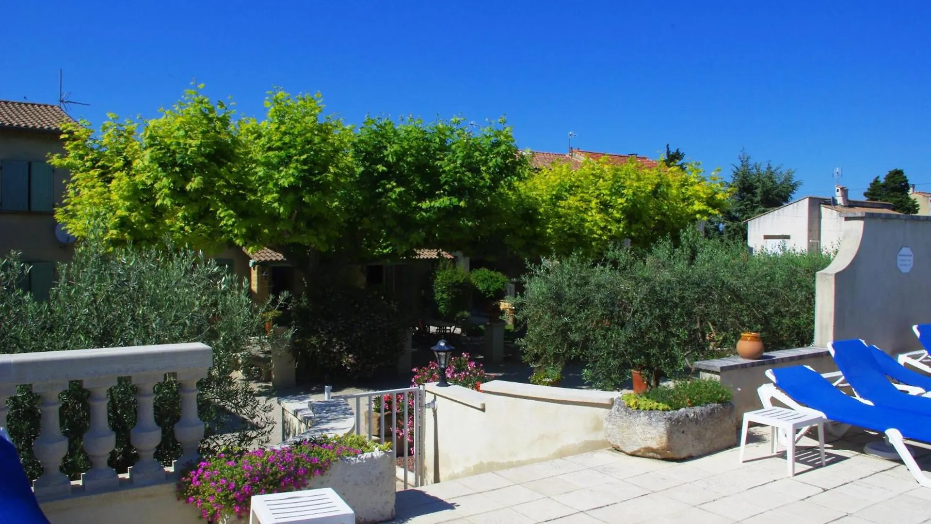 Gite Le Mas De L'Amandier Saint-Saturnin-les-Avignon France