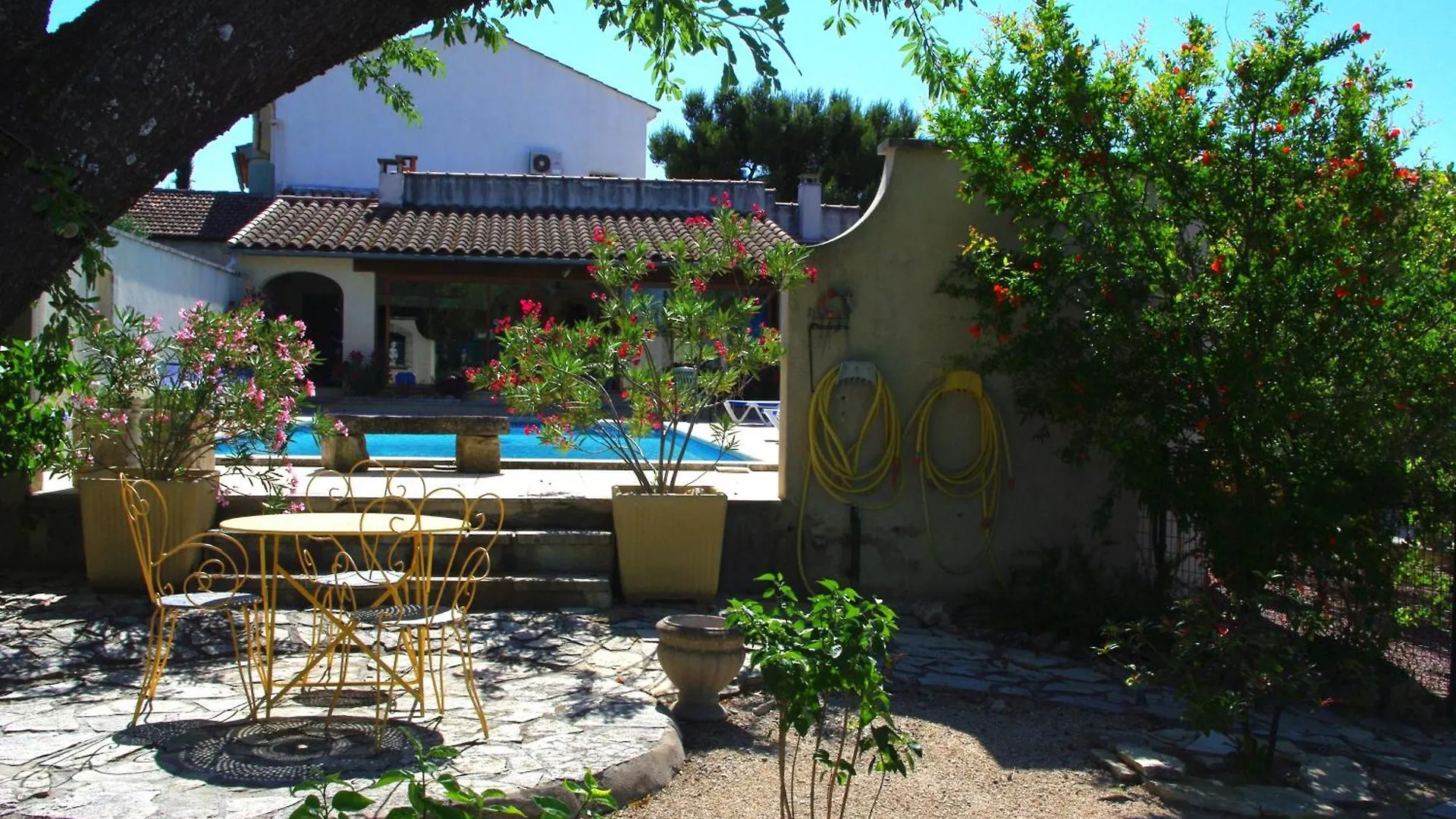 Gite Le Mas De L'Amandier Saint-Saturnin-les-Avignon