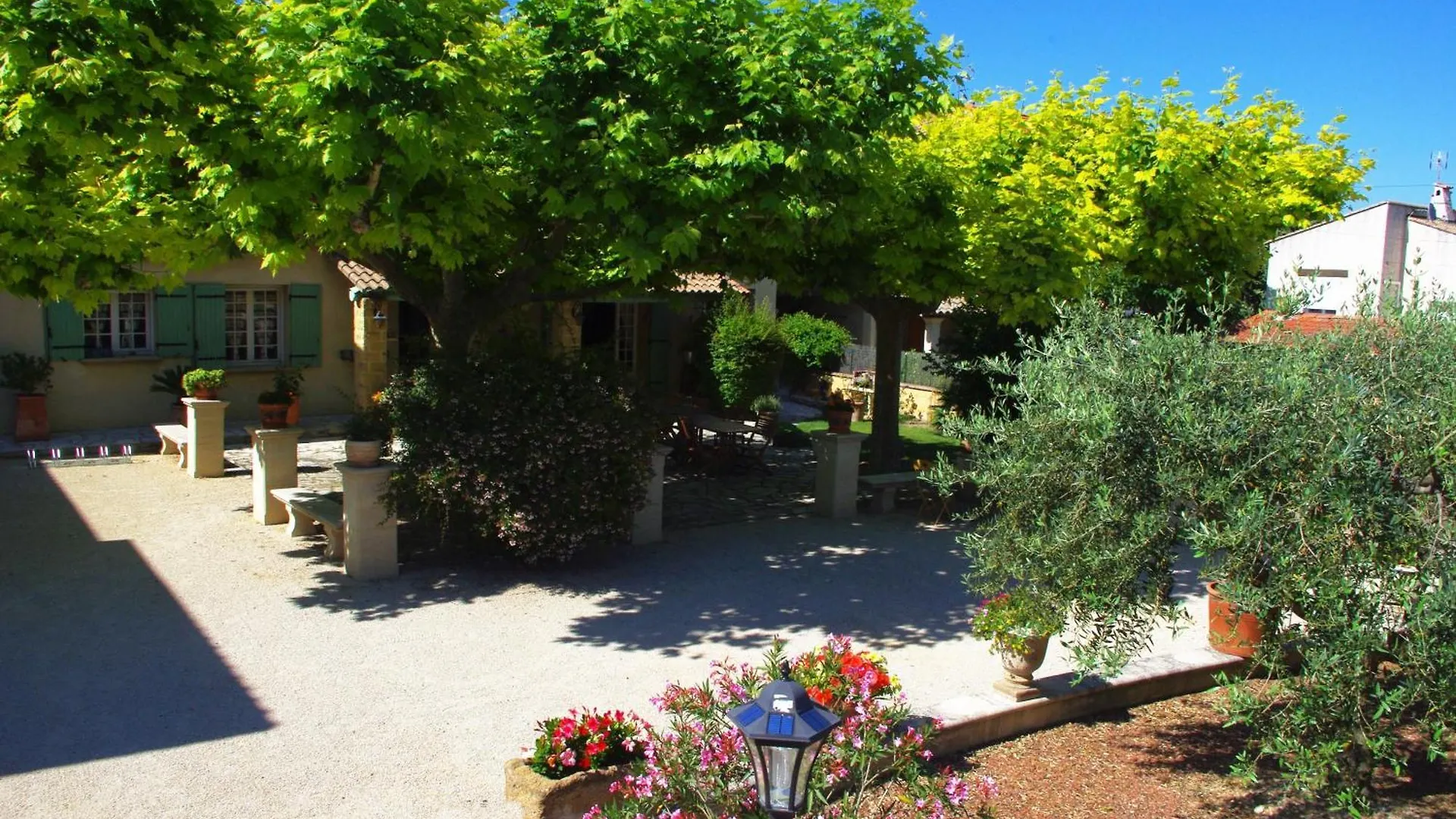 Holiday home Gite Le Mas De L'Amandier Saint-Saturnin-les-Avignon